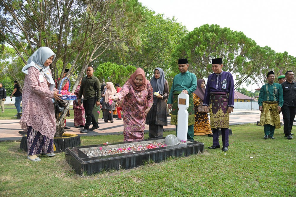 Peringatan Hari Jadi Ke-511 Bengkalis, Bupati Ziarahi Makam Pahlawan ...