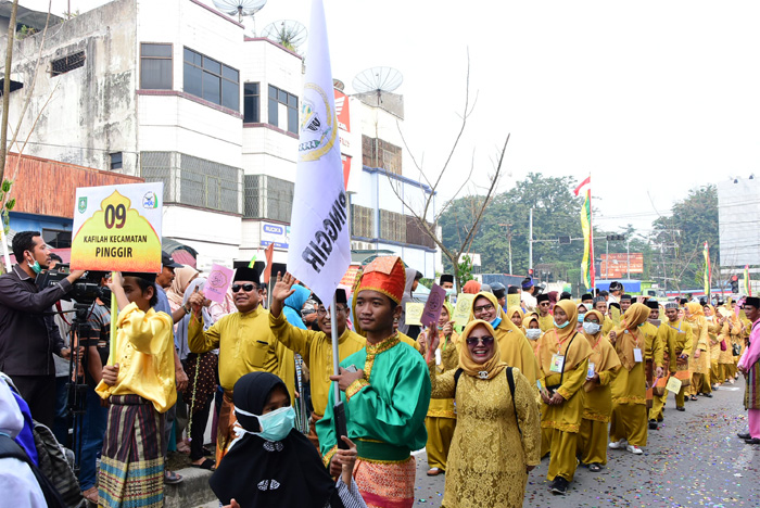 Pawai Taaruf Mtq Ke Kecamatan Pinggir Tampilkan Spanduk Jangan Rusak Hutan Kami