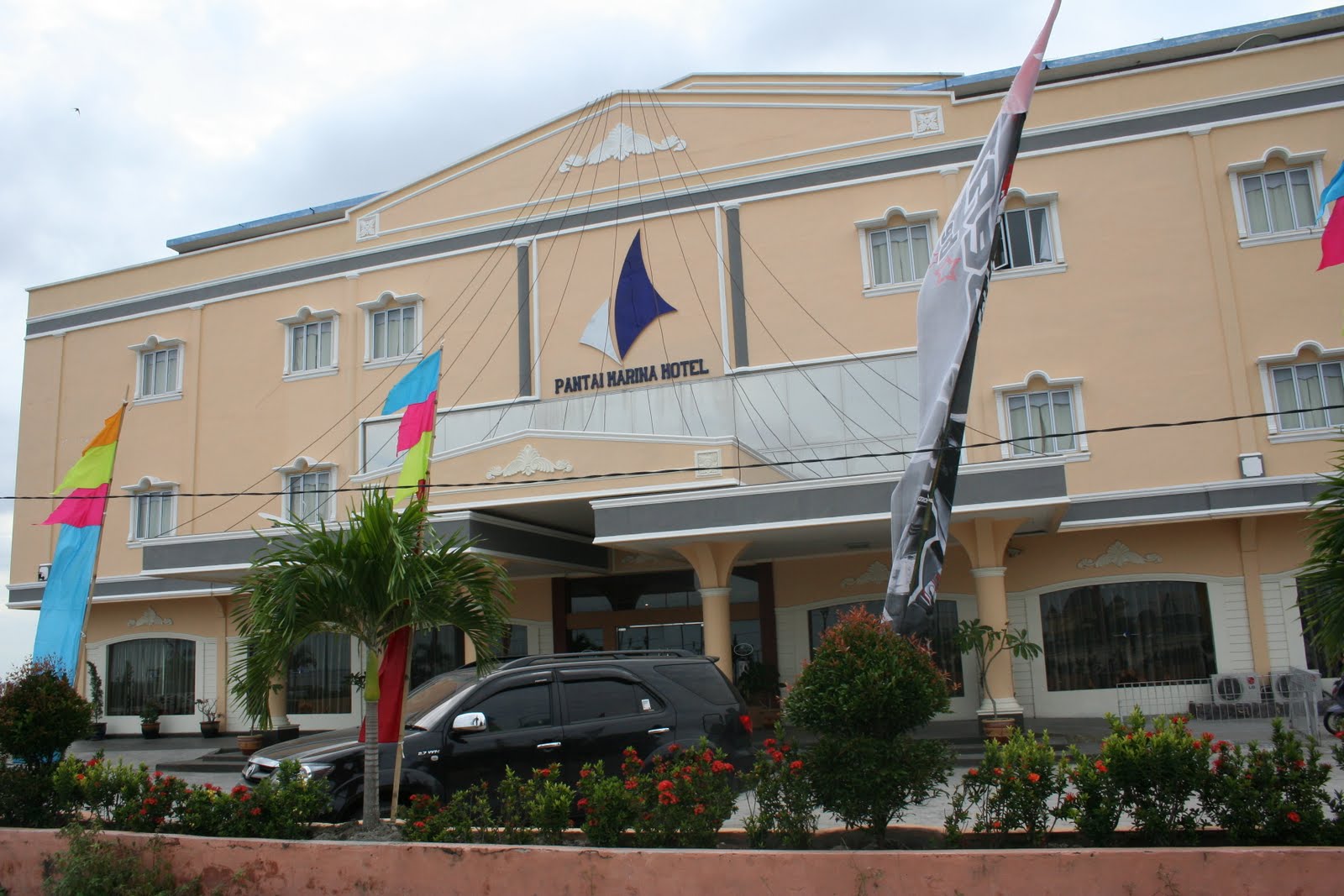 Wisata Pantai Marina Hotel